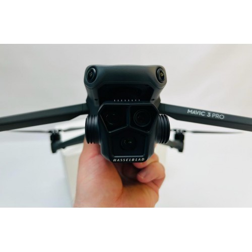 Квадрокоптер DJI Mavic 3 Pro в Батайске с пультом DJI RC