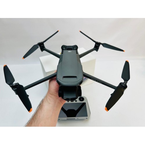 Квадрокоптер DJI Mavic 3 Pro в Батайске с пультом DJI RC